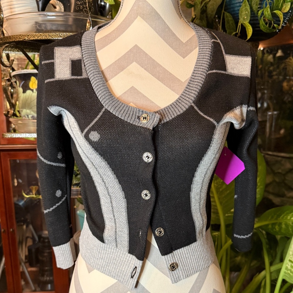 BB-8 Cropped Sweater in Grey